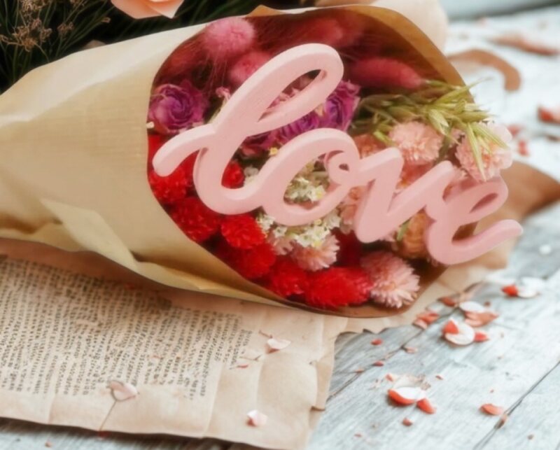 Red Allure Market Bouquet w/ Vday Pick